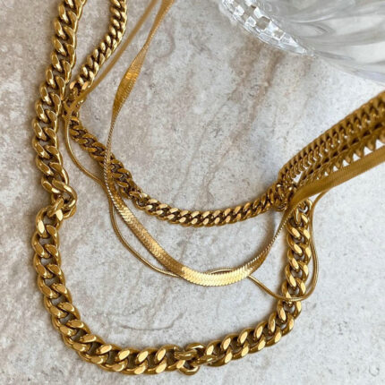 Gold-colored Cuban necklace