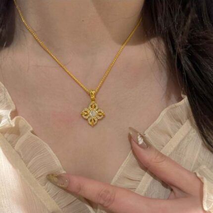 Four-Leaf Clover Luxury Necklace