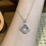 Honey Pearl Kiss Necklace - Image 2