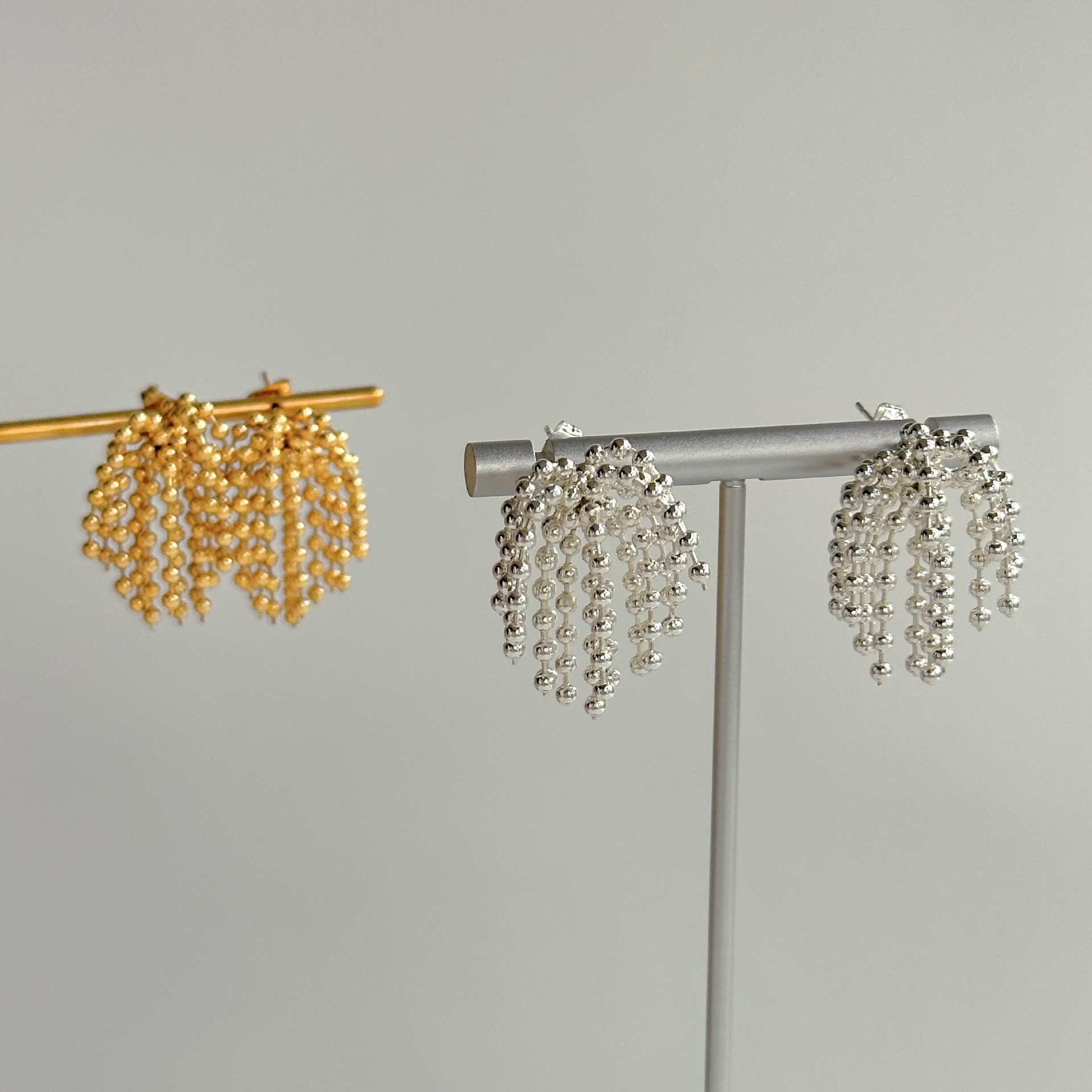 O1CN01Eg127T1uoWh1mLWXp_!!2208604636084-0-cib Luna Line Studs - Image 1