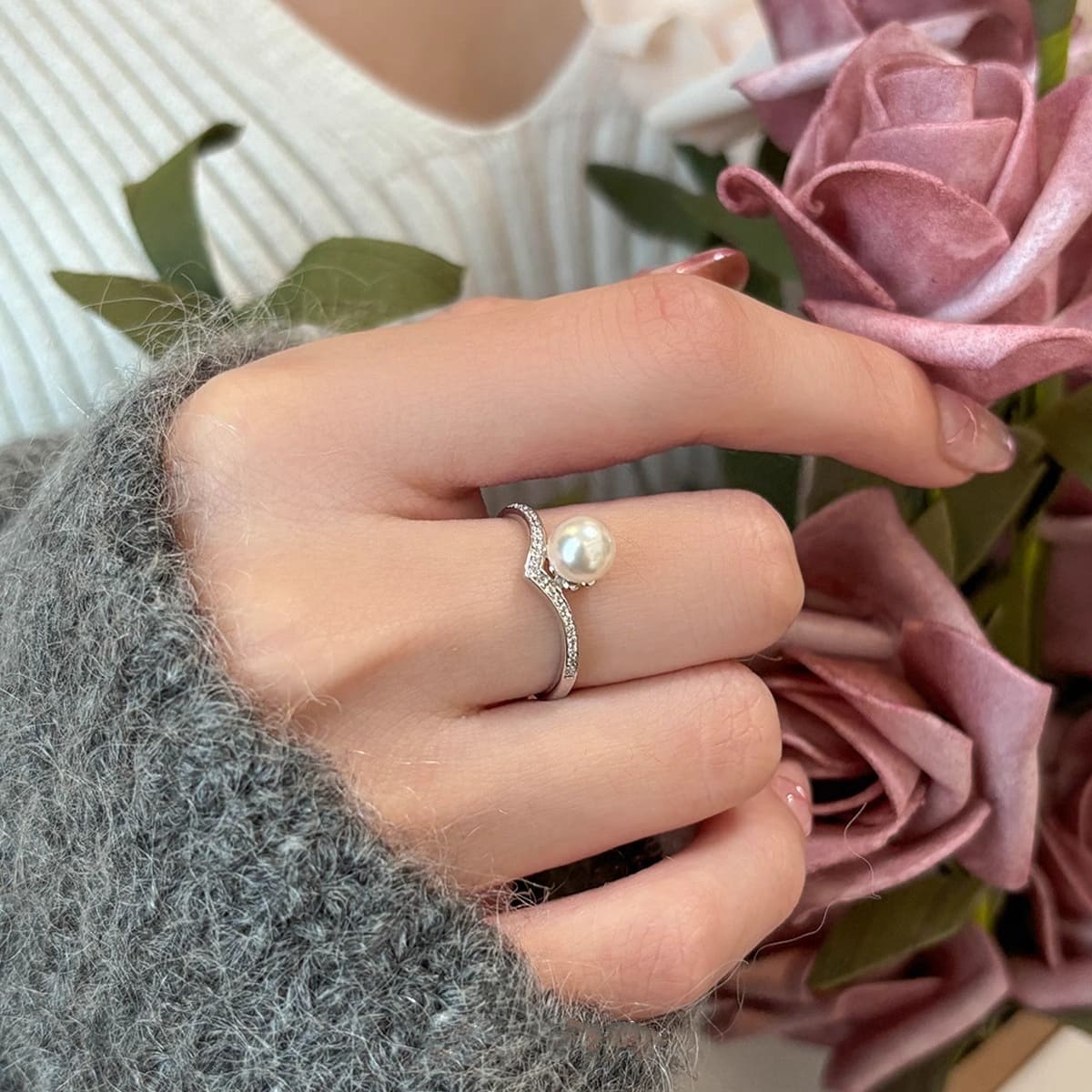 O1CN01KXwAWM22xhQUiMHPa_!!2215639677187-0-cib Candy Kiss Ring - Image 1