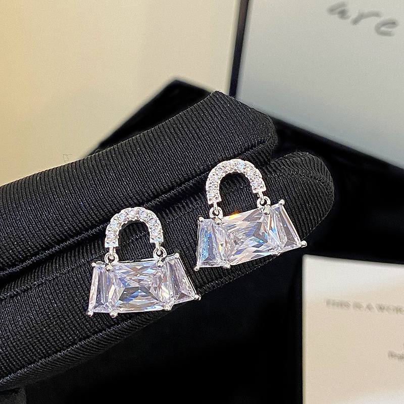 O1CN01lw3TB72N9sSDcaJlk_!!2214032549921-0-cib Zirconia Stud Earrings - Image 1